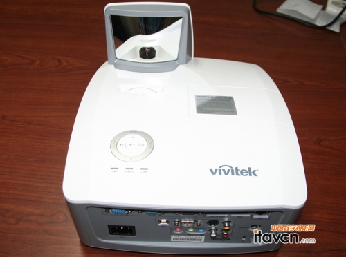 Vivitek D751ST