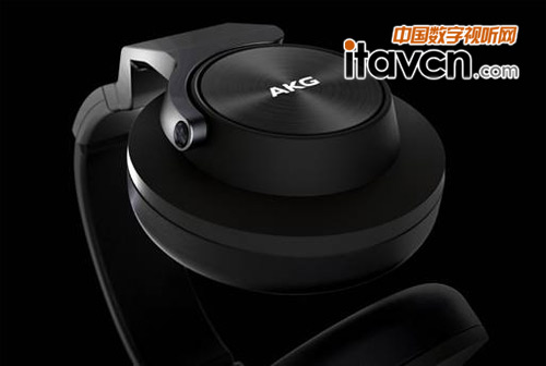 AKG K545